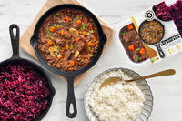 en rindergulasch sauerbraten-art & rotkohl
