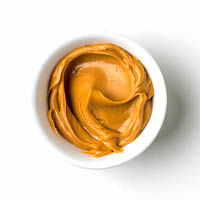 cremige erdnussbutter