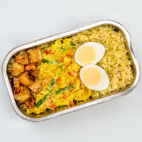pck. tofu-gemüse-curry mit ei & brokkolireis