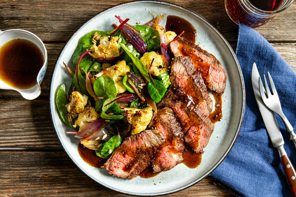 Rindersteak mit Soja-Zitronen-Sauce an geröstetem Blumenkohl mit Mangold