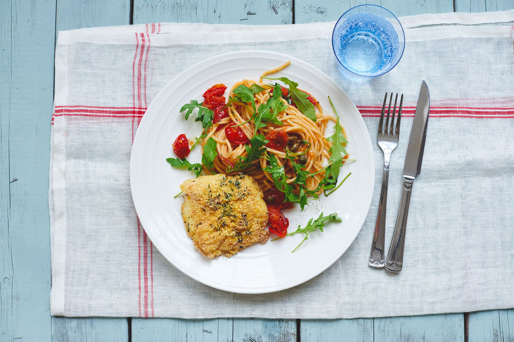 Spaghetti mit Rucola und knusprigem Polenta-Seelachs