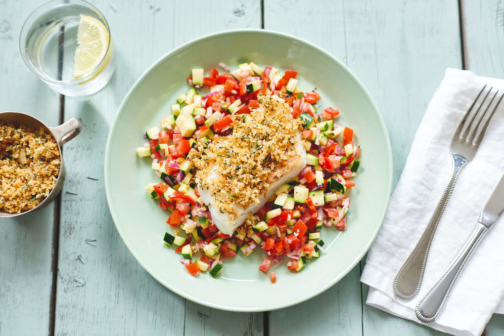 Leichter Seelachs mit Salsa und Rosmarin-Bröseln