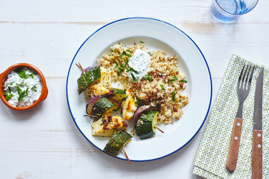 Gegrillte Halloumi-Gemüse- Spieße mit Blumenkohl-Couscous
