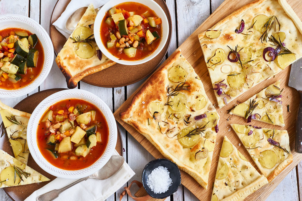 Kartoffel-Rosmarin-Pizza mit Bohnen-Minestrone