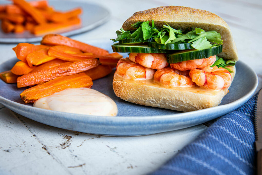 Bánh Mì mit Knoblauchgarnelen dazu Ofenkarotten mit Sesam