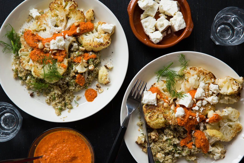Gerösteter Blumenkohl mit Quinoa und Romesco-Sauce