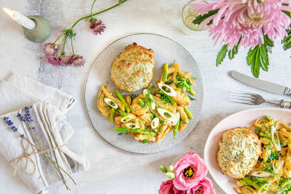 Ostern: Hähnchen mit Fenchel & Bohnen serviert mit „Drop Biscuits“