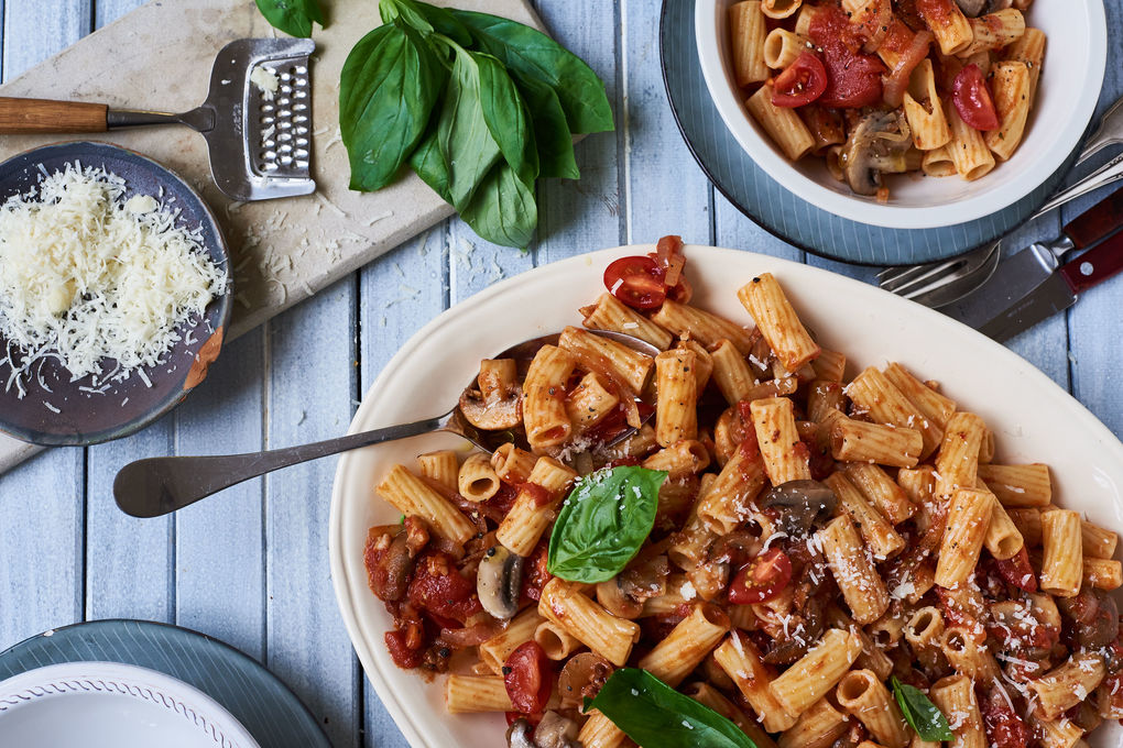 Champignon Rigatoni mit Speck und Tomatensauce