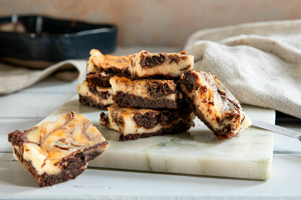 Back-Special: Cheesecake-Brownies mit Mascarpone und Erdnussbutter