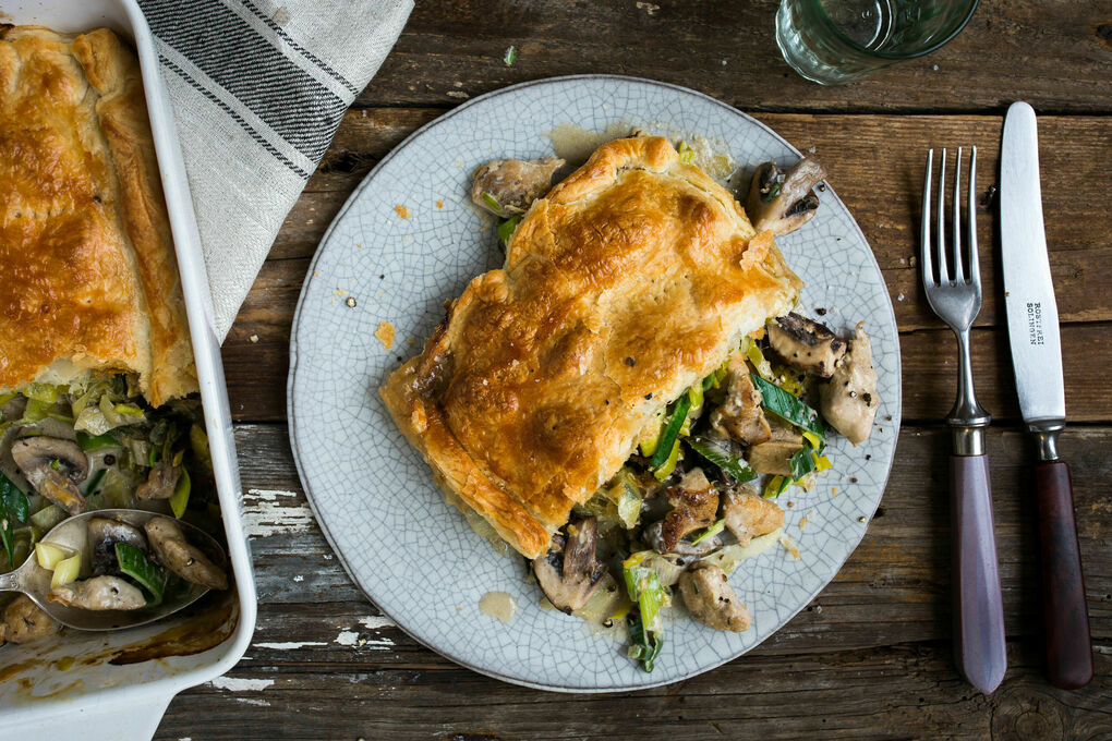 Englische Hähnchenpie mit Champignons und Lauch