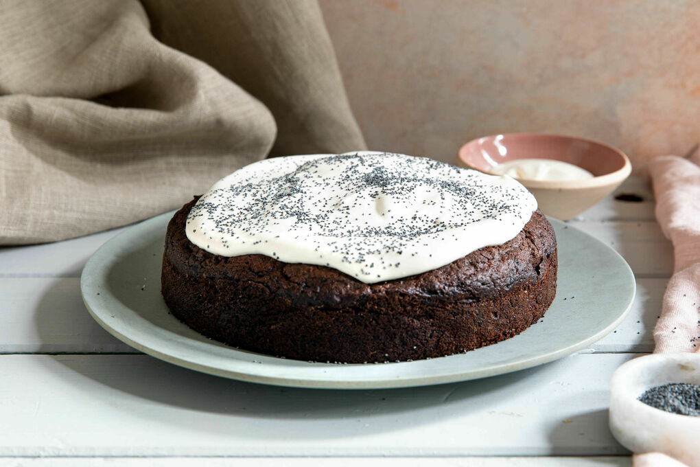 Back-Special: Schokoladen-Bete-Kuchen mit Orangen-Crème-fraîche und Mohn