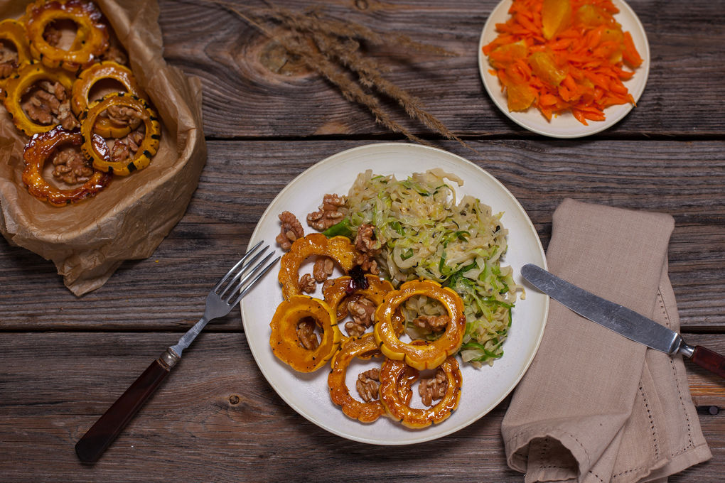 Karamellisierter Kürbis mit Walnüssen und sahnigem Spitzkohl