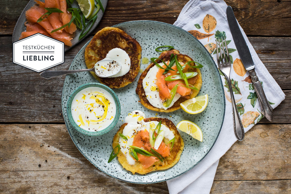 Kartoffelpfannkuchen mit Lachs und Zitronencreme