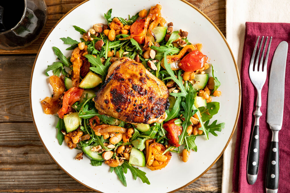 Gebackenes Hähnchen alla diavola Low Carb mit Rucola-Gemüse-Salat