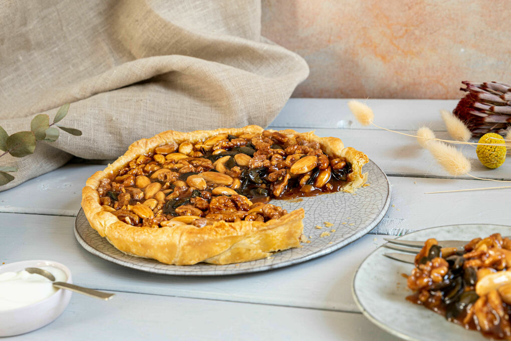 Back-Special: Mandel-Nuss-Tarte mit Salzkaramell und Joghurt