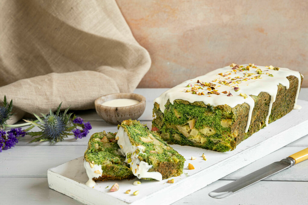 Back-Special: Grüner Spinatkuchen mit Apfel und Pistazien