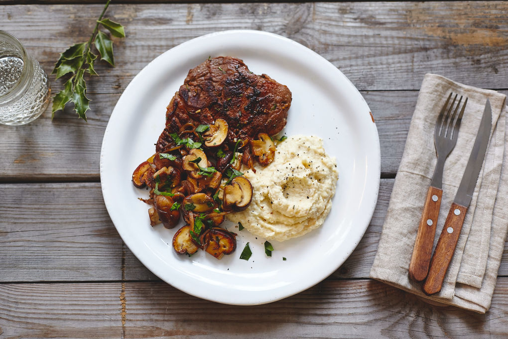 Saftiges Entrecôte mit einem Mousse aus Sellerie und Pilzen