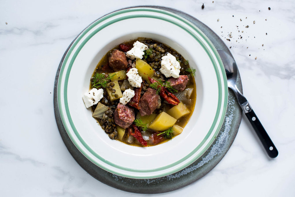 Grüner Linseneintopf mit getrockneten Tomaten und Fenchel