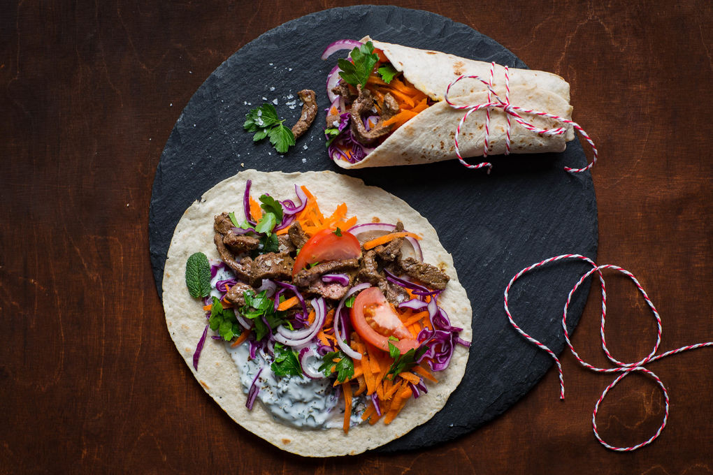 Rinderschawarma mit Minzjoghurt und Rotkohlsalat