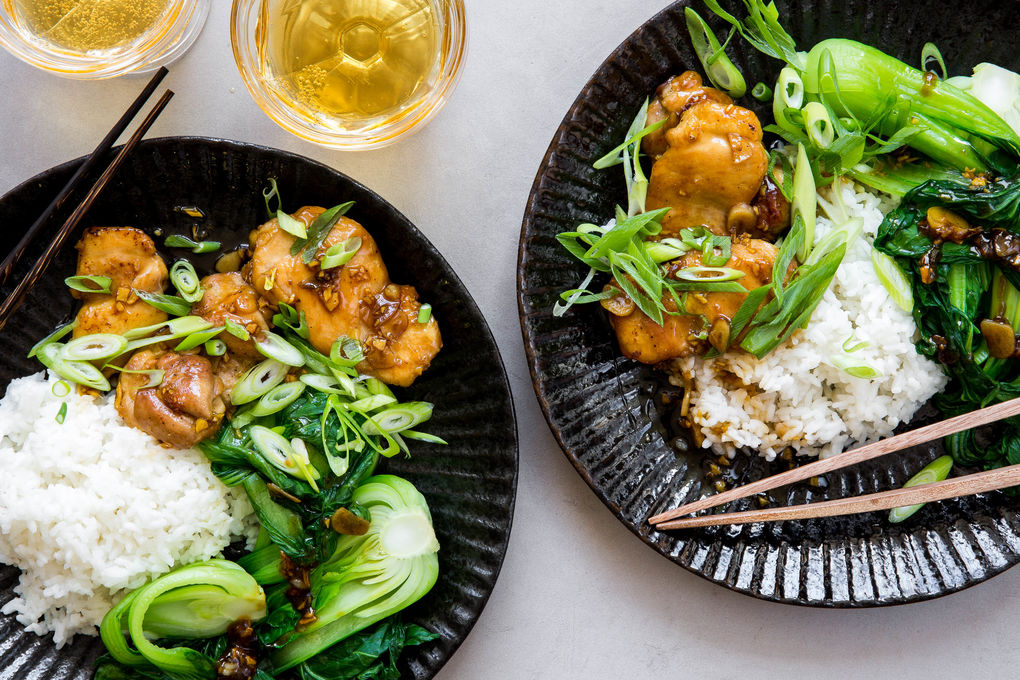 Karamellisierte Hähnchenbrust mit gedämpftem Pak Choi und Sushireis