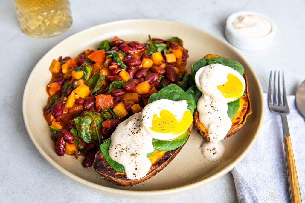 Special: Egg Florentine mexikanische Art mit Süßkartoffel-Bohnen-Gemüse