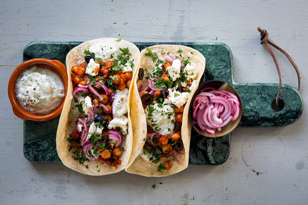 Griechische Tortillas mit Kichererbsen und Hirtenkäse
