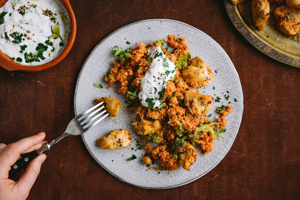 Bulgur-Hähnchen-Pilaw mit frischer Joghurtsauce