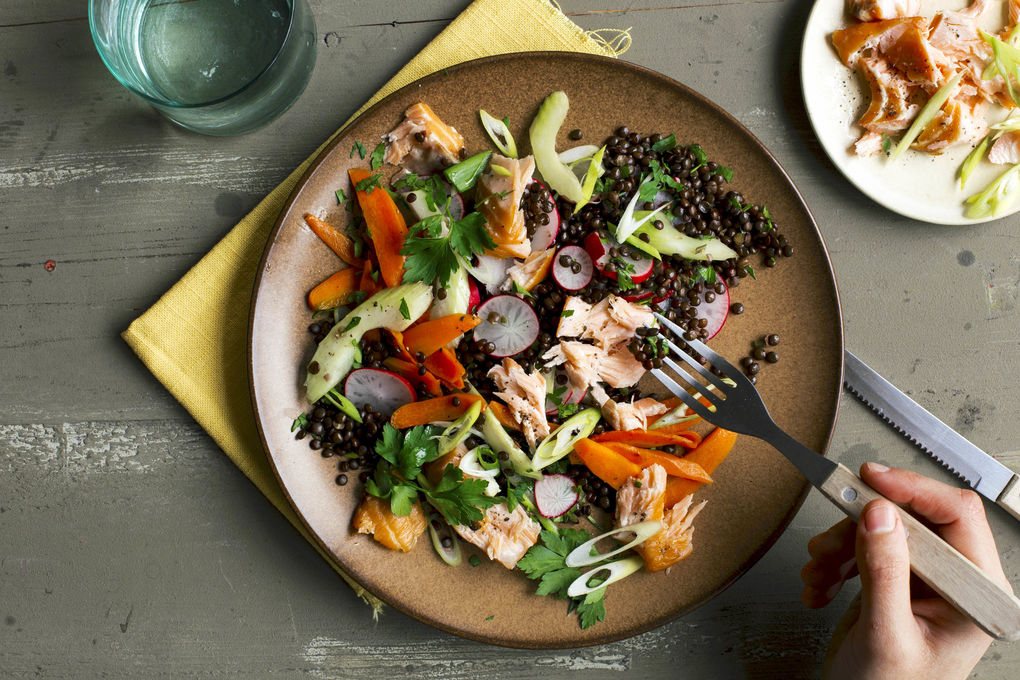 Linsensalat mit Lachs und Anis-Karotten