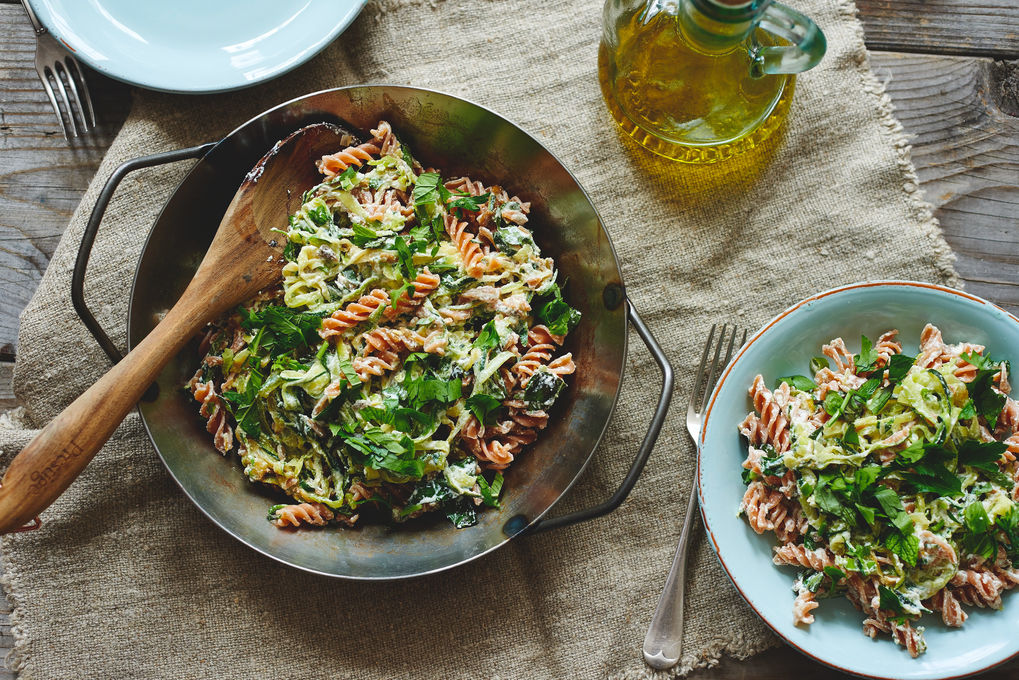 Schnelle Linsen-Pasta mit Zucchini und Ricotta