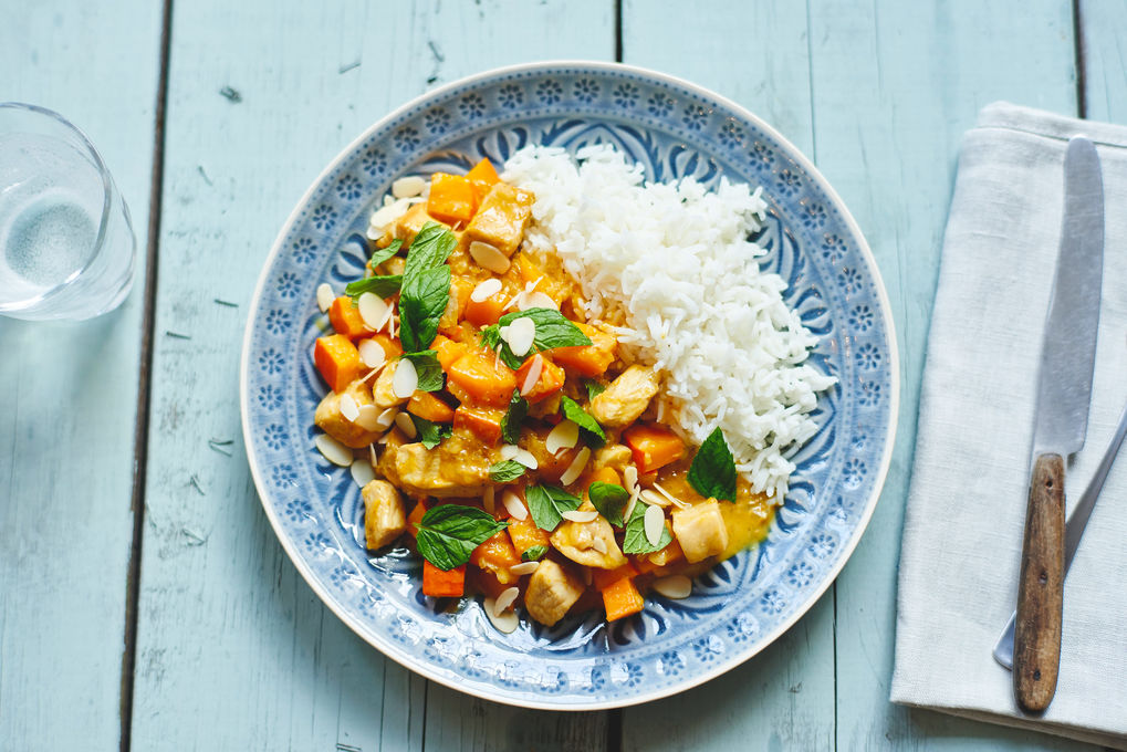 Asiatisches Kokos-Curry mit Hühnchen und Kürbis