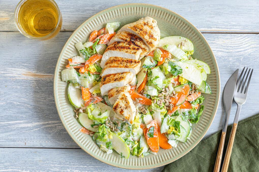 Gegrillte Hähnchenbrust mit fruchtigem Chinakohlsalat