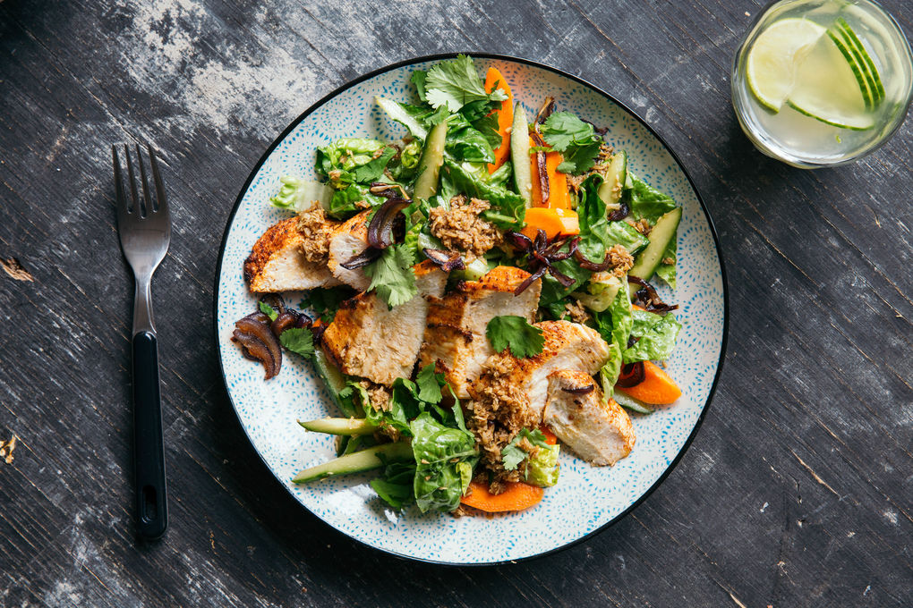Thailändischer Hähnchensalat mit Kokos-Limetten-Dressing