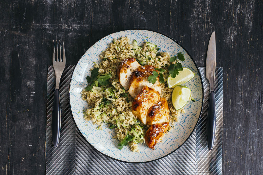 Glasiertes Teriyaki-Hähnchen mit Honig und Limetten-Bulgur