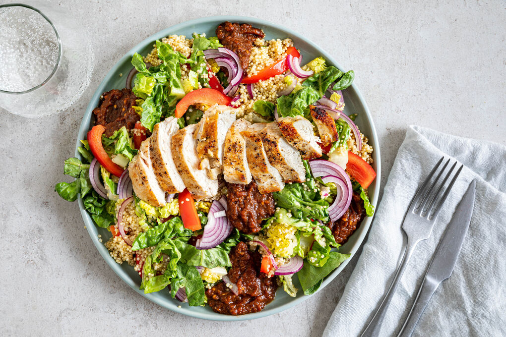 Hähnchen-Quinoa-Salat mit Tamarinden-Chipotle-Dressing