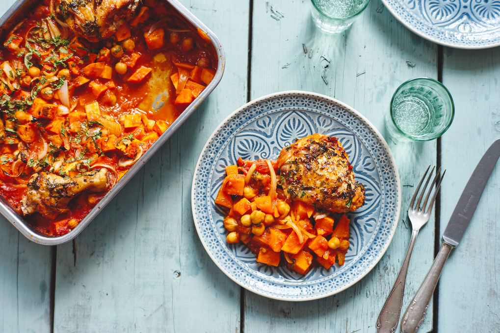 Marokkanische Hühnchen-Tajine mit Süßkartoffeln und Kichererbsen
