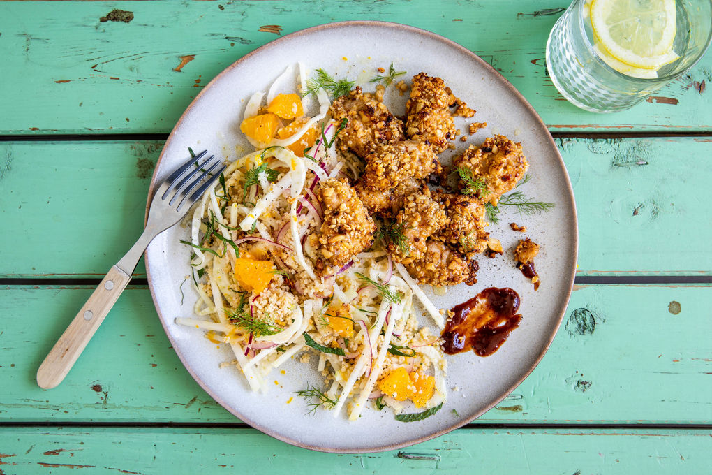 Hähnchennuggets im Cashewmantel mit sommerlichem Couscoussalat