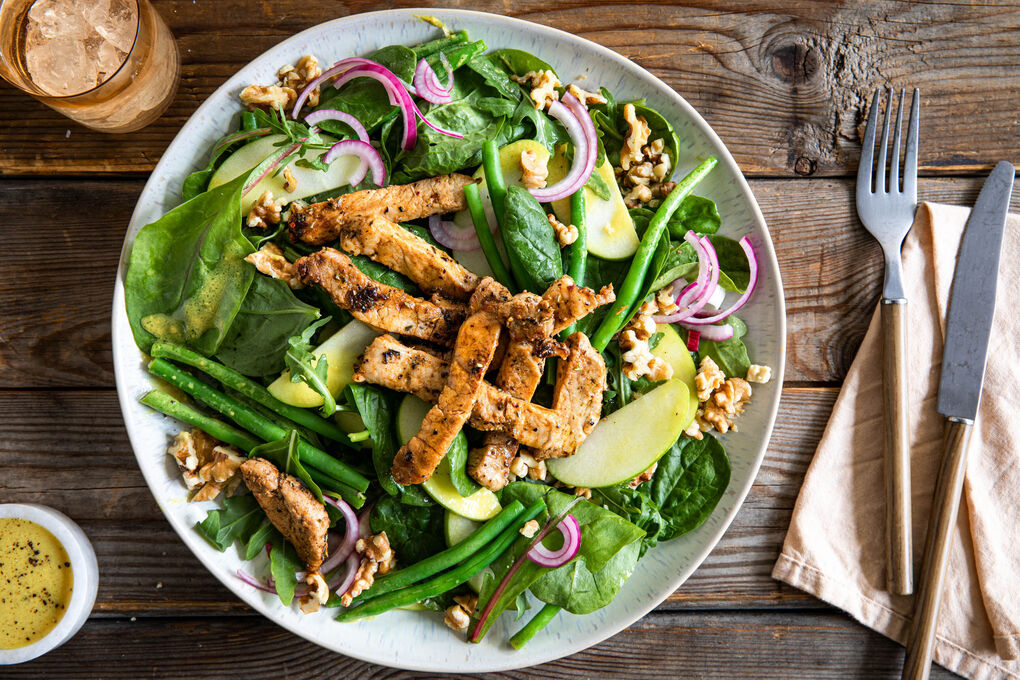 Schweinegeschnetzeltes Low Carb mit Salat mit grünen Bohnen und Apfel