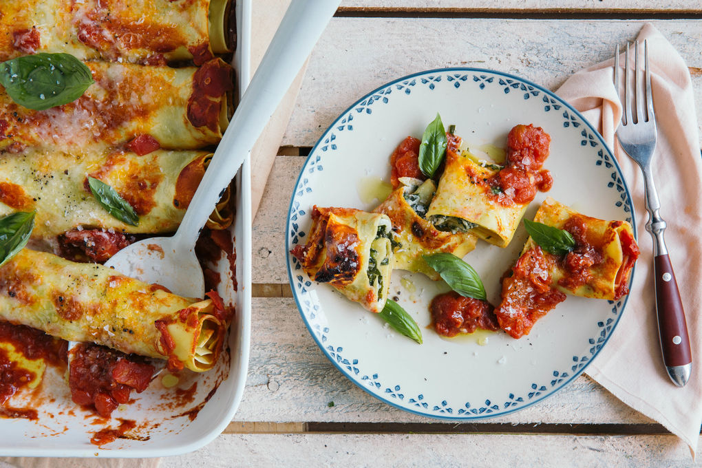 Gefüllte Nudelrolle mit Spinat und Frischkäse
