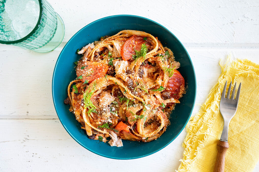 Pasta mit Sardellen-Thunfisch-Sauce aromatisch-fein mit Fenchel und Rosinen