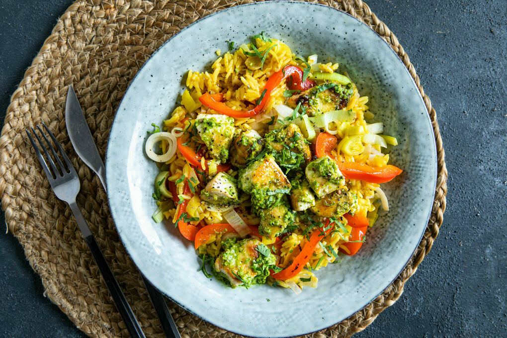 Indisches Hähnchen-Biryani mit Koriander-Erdnuss-Chutney