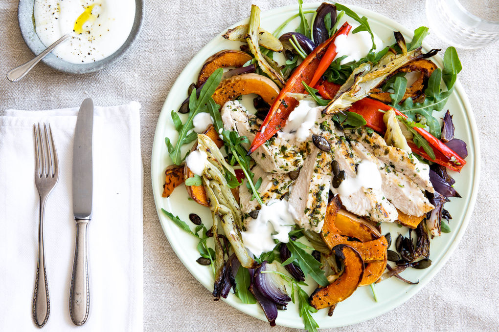 Grillhähnchen-Salat mit geröstetem Kürbis und Fenchel