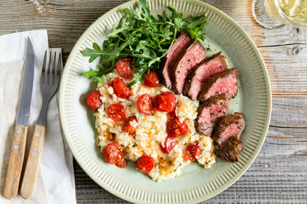 Risotto mit Rindersteak und gerösteten Rosmarin-Tomaten