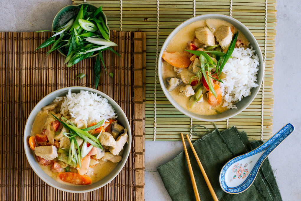 Asiatische Hähnchensuppe mit Pilzen, Erdnuss und Kokosmilch