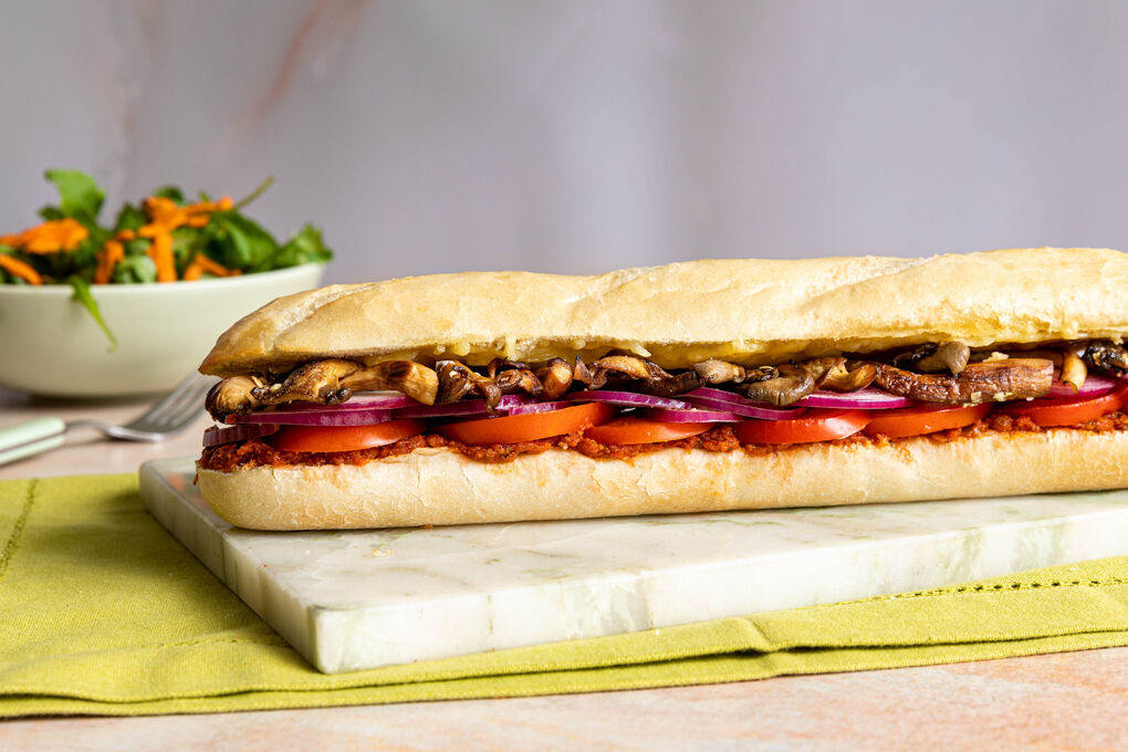 Austernpilz-Käse-Sandwich dazu Rucola-Karotten-Salat mit Kürbiskernen