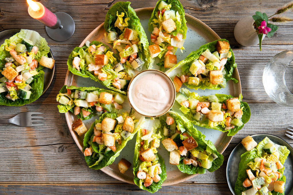 Special: Garnelencocktail mit Kiwi im Salatblatt mit Brioche-Croûtons