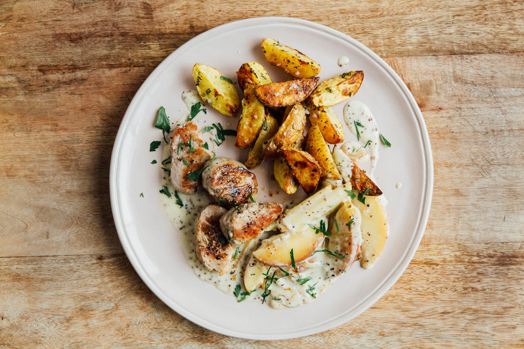 Saftige Schweinemedaillons mit Apfel-Senf-Sauce und Kartoffeln