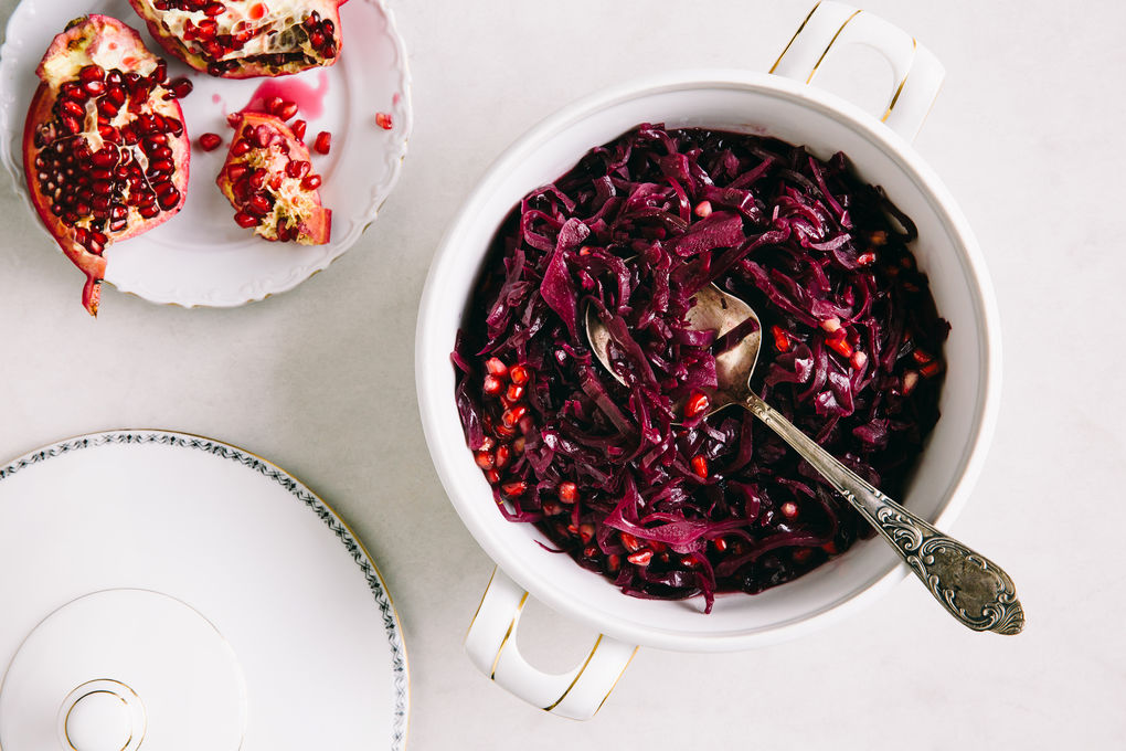 Sauerkirsch-Rotkohl mit Granatapfelkernen