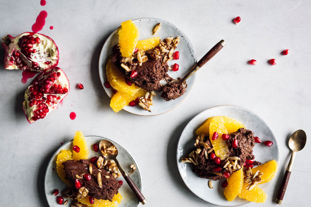 Mousse au Chocolat mit Zimt-Mandeln und Orangen-Salat