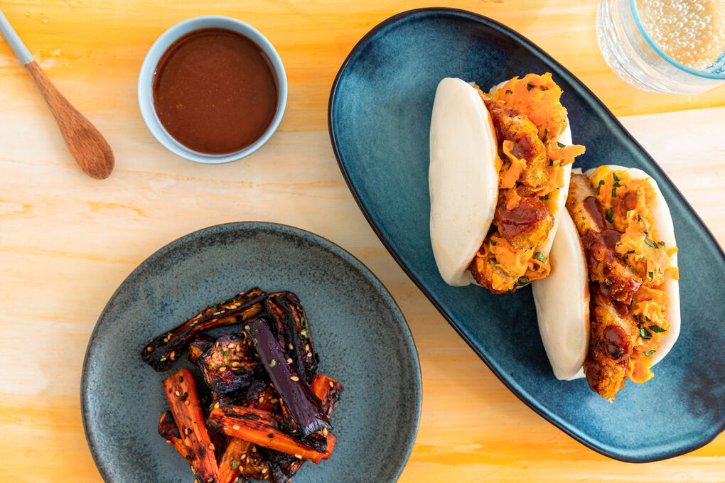 Baos mit veganem Hähnchenschnitzel und Teriyaki-Auberginengemüse
