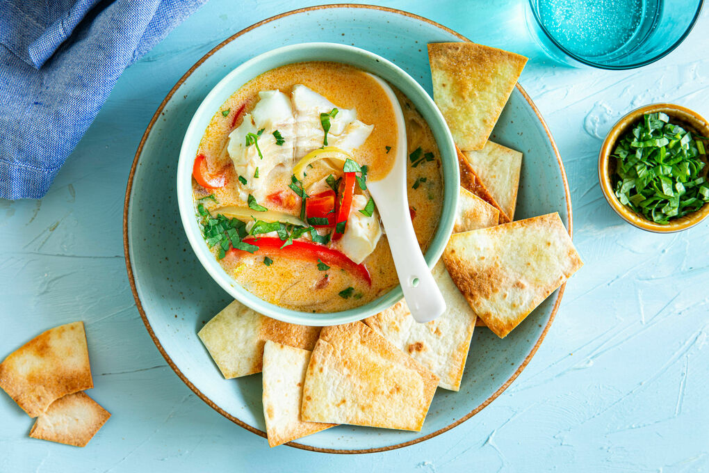 Brasilianisches Fischragout dazu Tortillachips mit Knoblauch